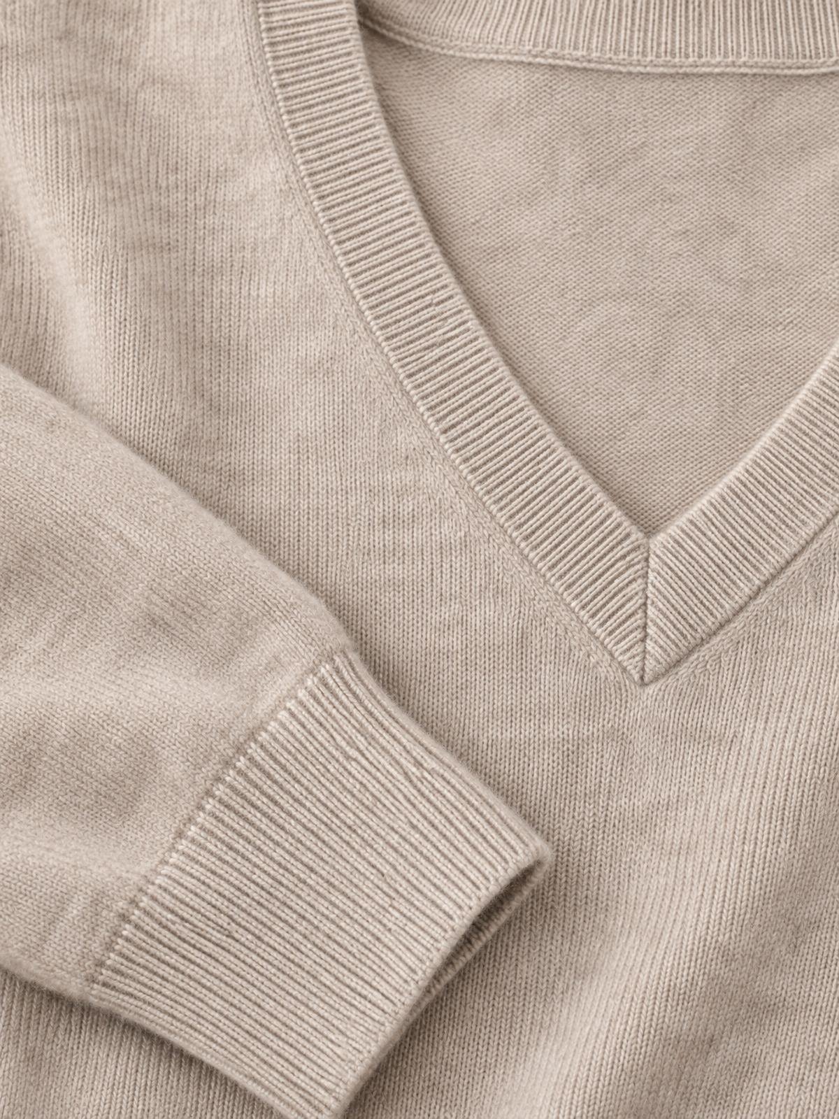 Lune Boreale Draped Cashmere Knit in noir — fabric detail