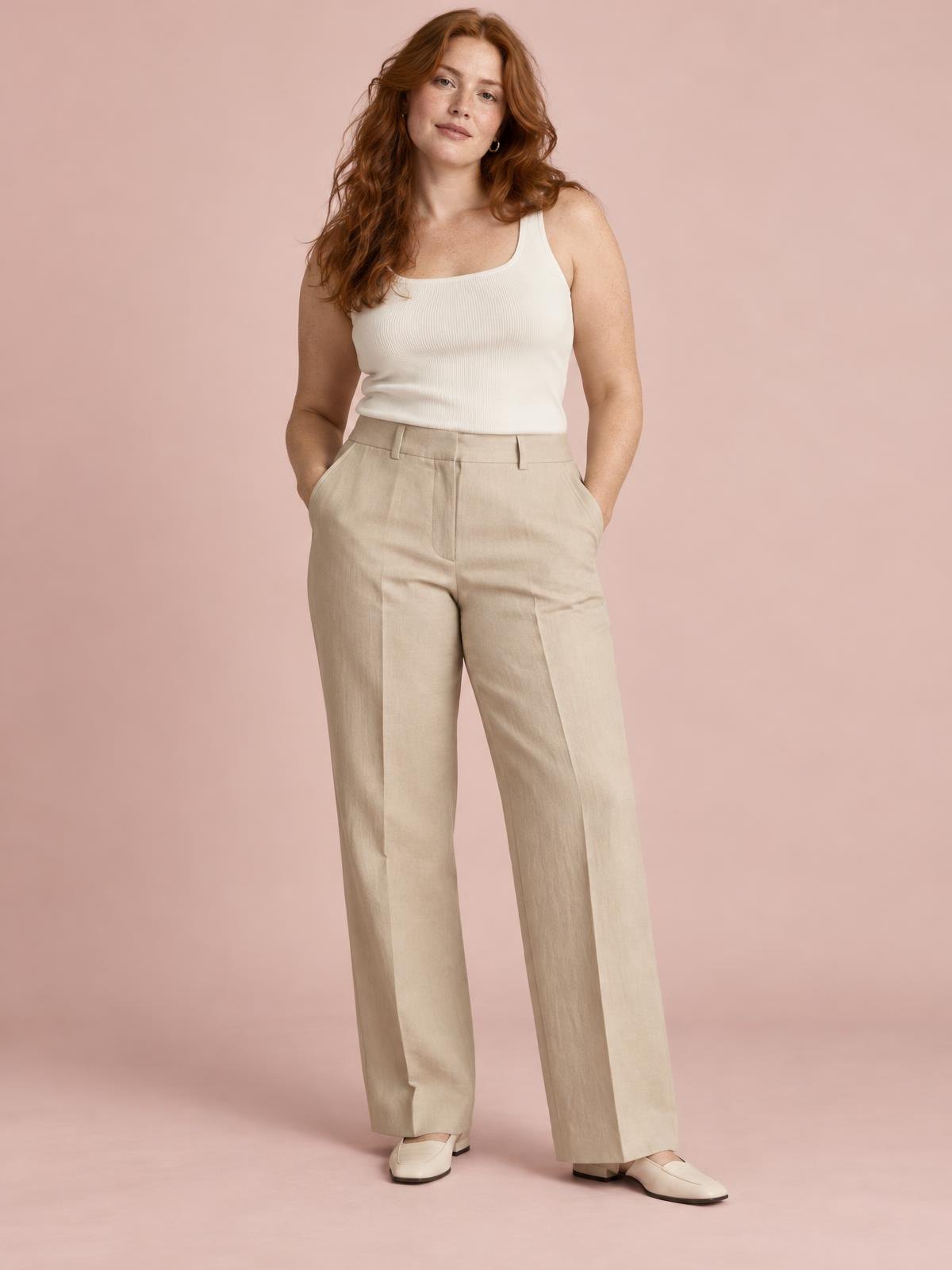 Lune Boreale Straight Tailored Trouser in noir worn by a model