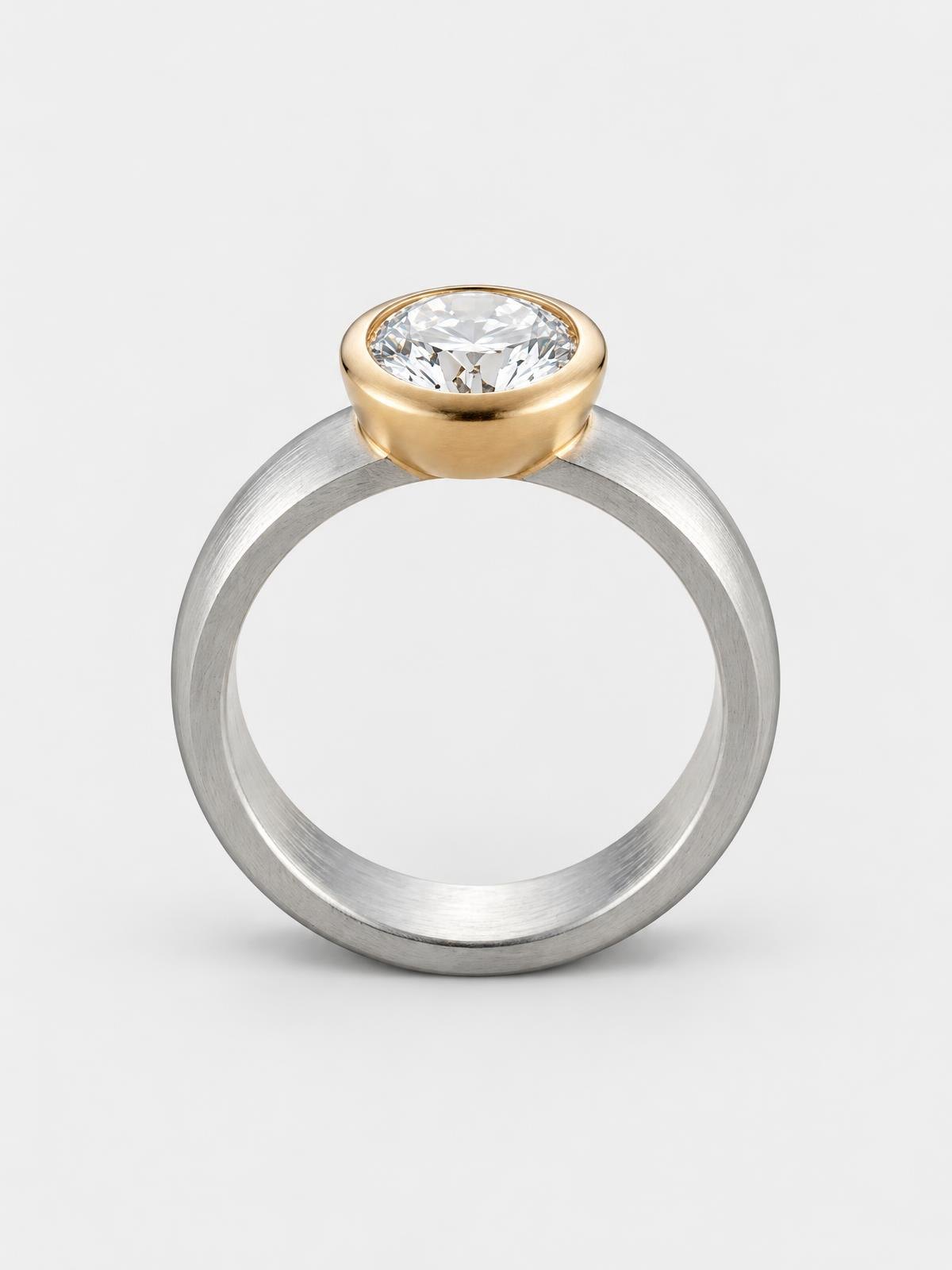 Atelier Verrine Brushed 18k Solitaire in silver — product view