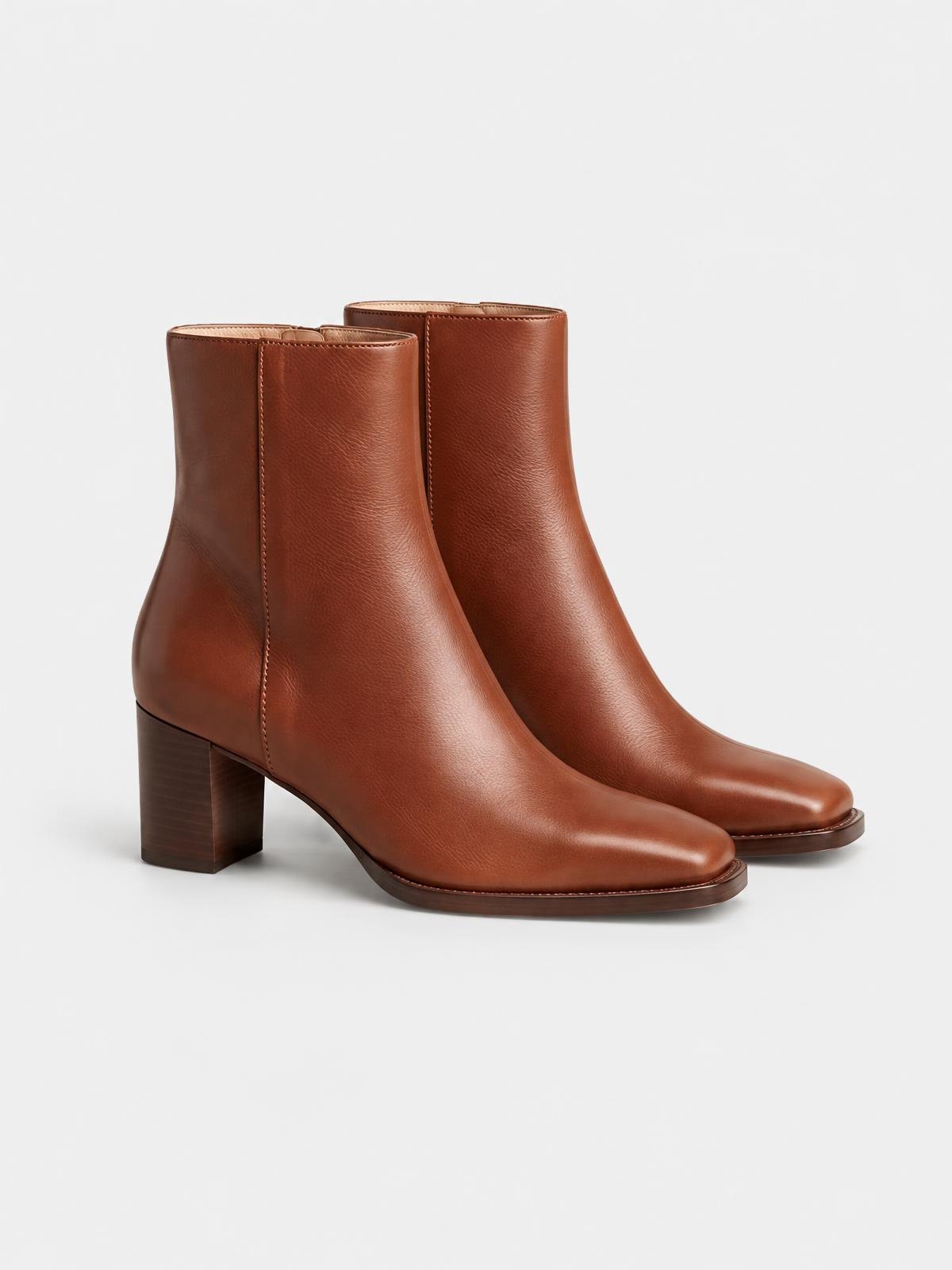 Lune Boreale Square Toe Leather Boot in noir — product view