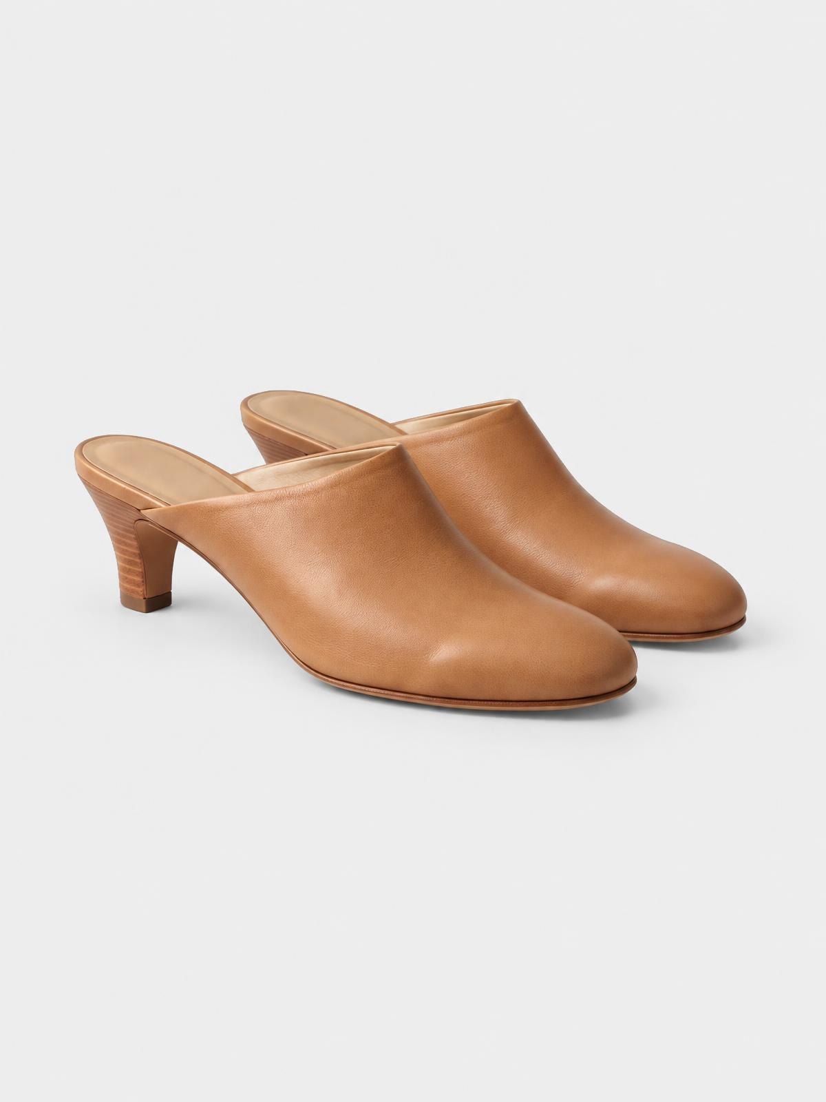 Kestrel Form Minimal Leather Mule in black — product view